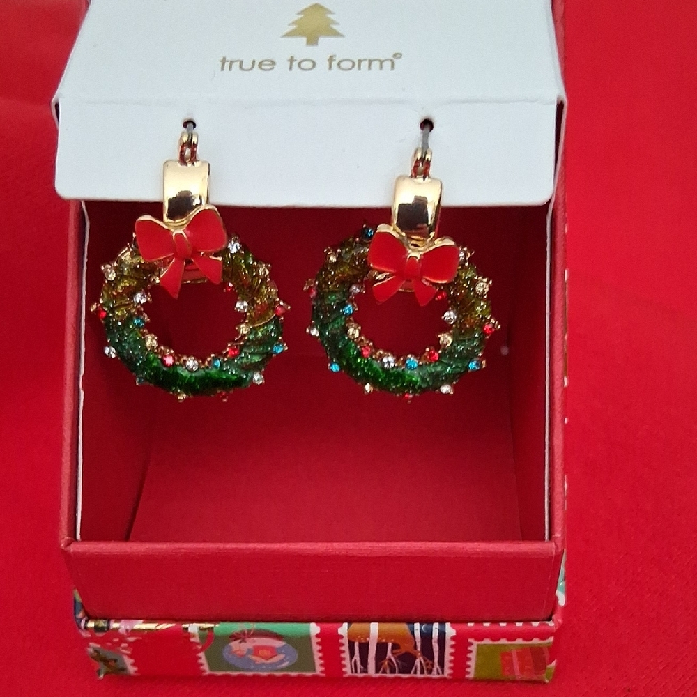 Festive Wreath Earrings - Green and Red